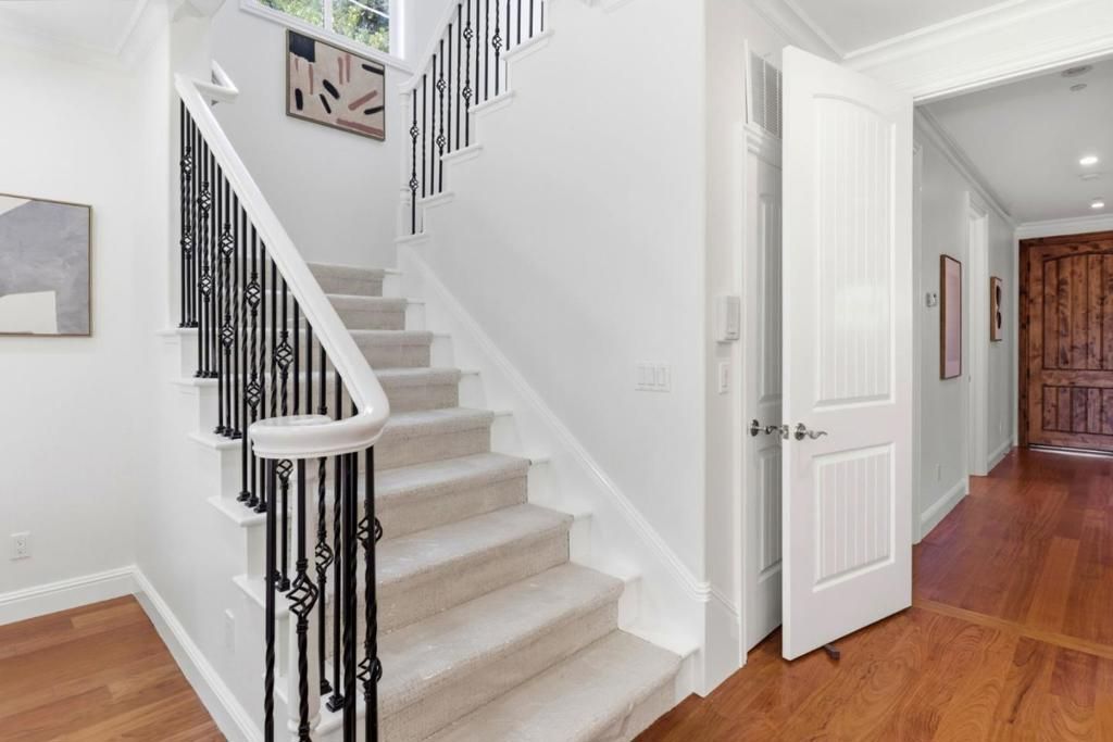 Image 32 of property listing at 568 Irven Court, Palo Alto, CA 94306