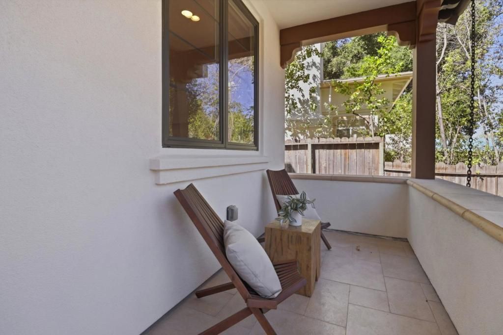 Image 4 of property listing at 568 Irven Court, Palo Alto, CA 94306