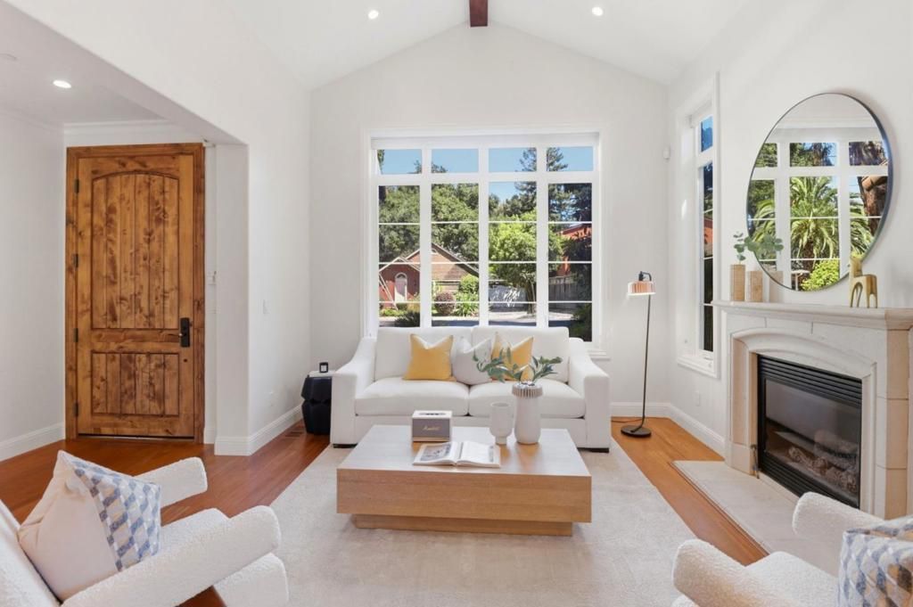 Image 5 of property listing at 568 Irven Court, Palo Alto, CA 94306