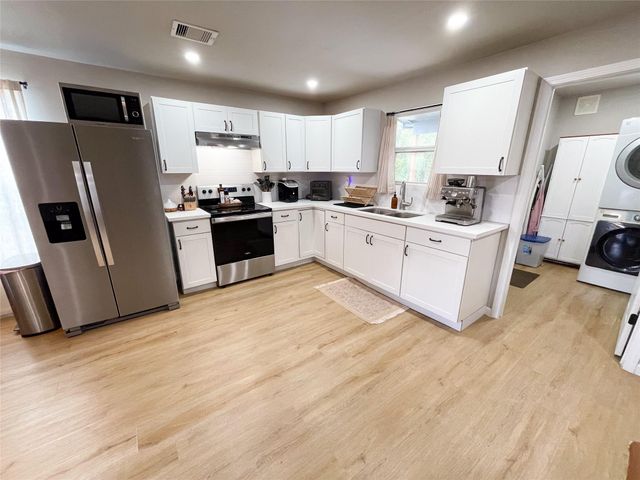 15511 Highway 6, Santa Fe, TX 77517