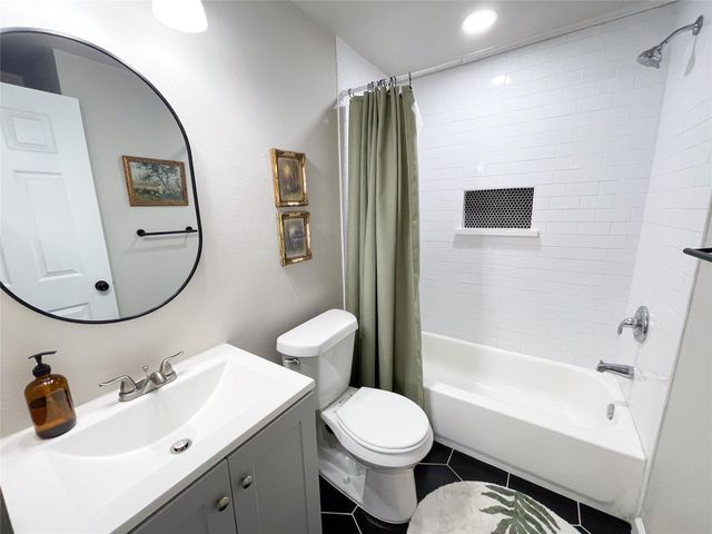 15511 Highway 6, Santa Fe, TX 77517