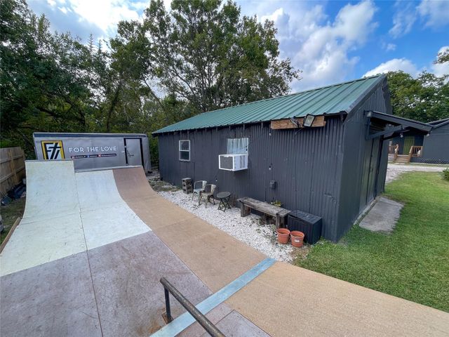 15511 Highway 6, Santa Fe, TX 77517