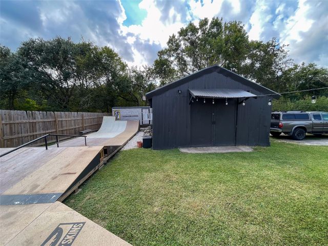 15511 Highway 6, Santa Fe, TX 77517