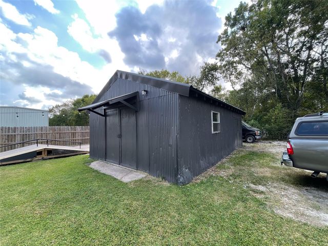 15511 Highway 6, Santa Fe, TX 77517