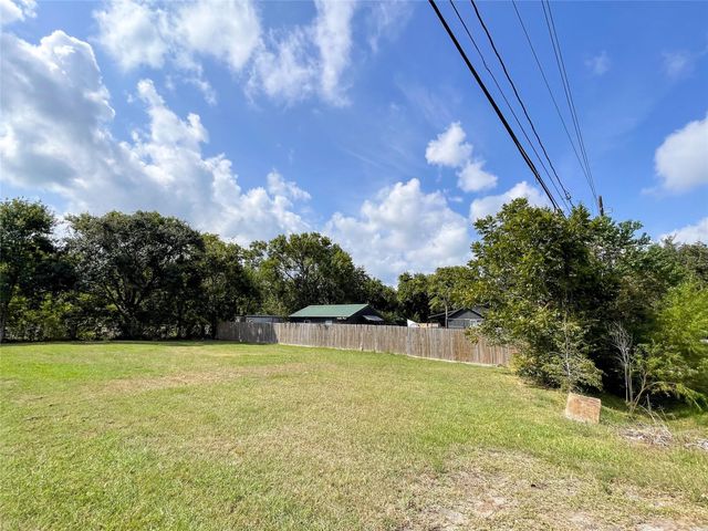 15511 Highway 6, Santa Fe, TX 77517