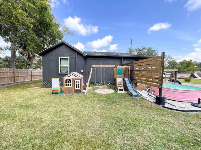 15511 Highway 6, Santa Fe, TX 77517