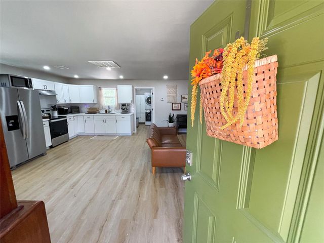 15511 Highway 6, Santa Fe, TX 77517