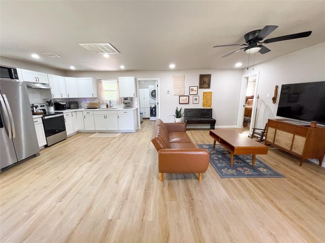 15511 Highway 6, Santa Fe, TX 77517