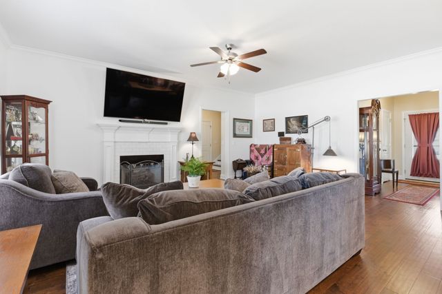 2206 Faulkner Springs Dr, Murfreesboro, TN 37128