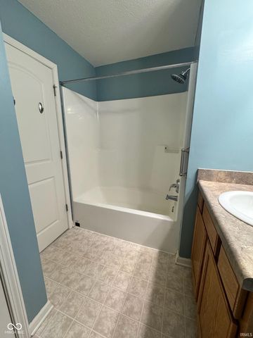 1300 Shadetree Lane, Sheridan, IN 46069