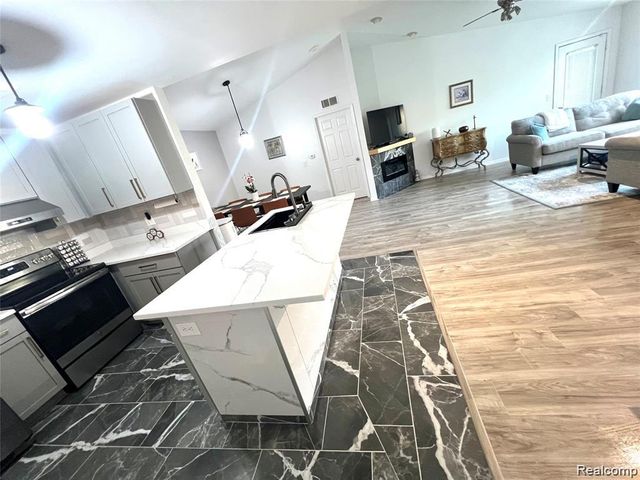 13185 Canopy Drive, Sterling Heights, MI 48313