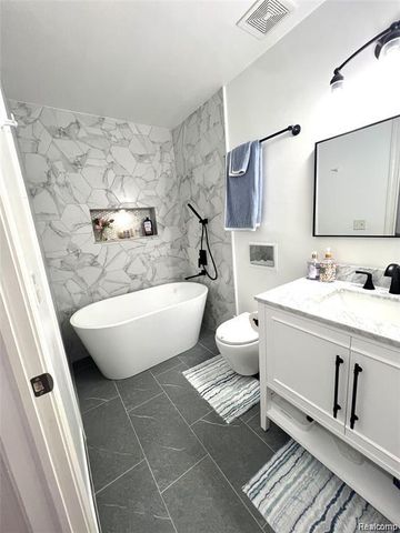 13185 Canopy Drive, Sterling Heights, MI 48313