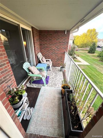 13185 Canopy Drive, Sterling Heights, MI 48313