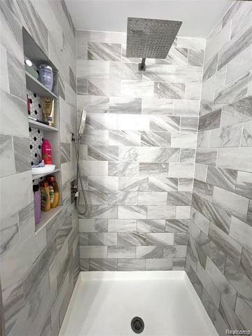 13185 Canopy Drive, Sterling Heights, MI 48313