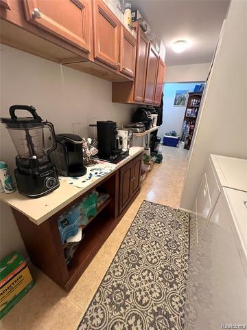 13185 Canopy Drive, Sterling Heights, MI 48313