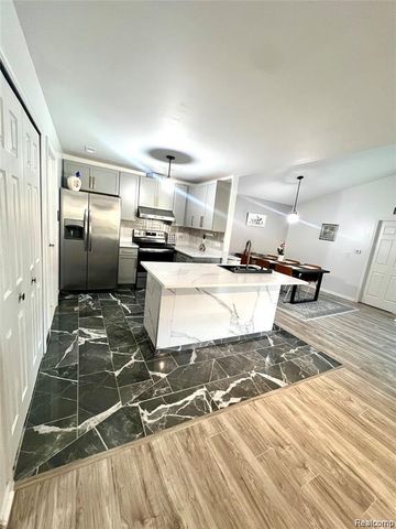 13185 Canopy Drive, Sterling Heights, MI 48313