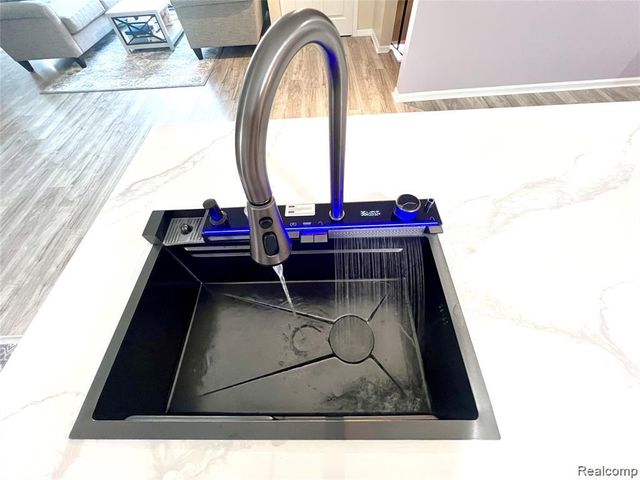 13185 Canopy Drive, Sterling Heights, MI 48313