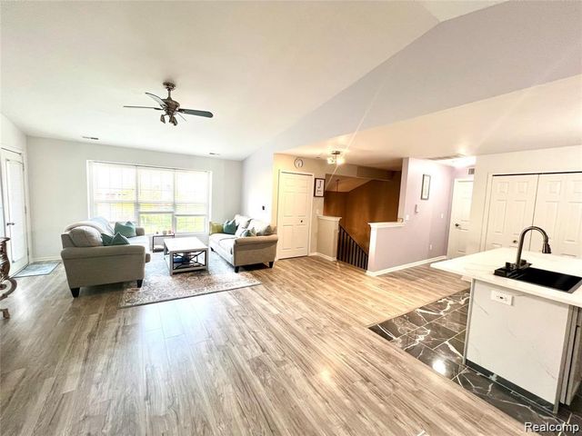 13185 Canopy Drive, Sterling Heights, MI 48313