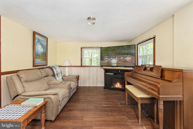 107 HULLS CHAPEL RD, Fredericksburg, VA 22406