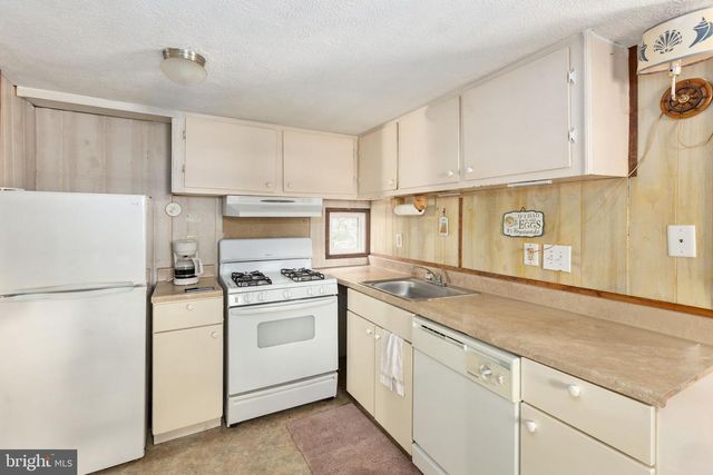 107 HULLS CHAPEL RD, Fredericksburg, VA 22406