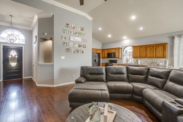 1209 Spanish Moss Drive, Burleson, TX 76028