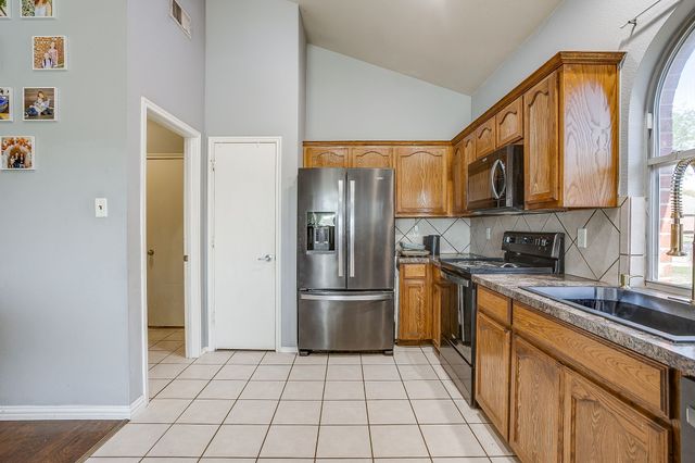 1209 Spanish Moss Drive, Burleson, TX 76028