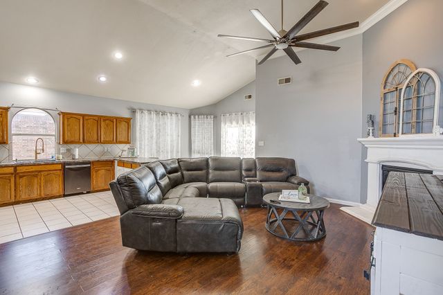 1209 Spanish Moss Drive, Burleson, TX 76028