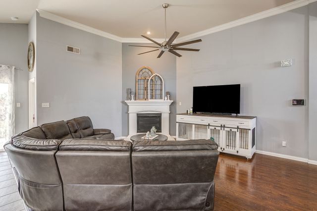 1209 Spanish Moss Drive, Burleson, TX 76028