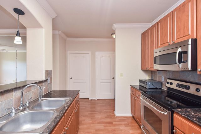 1711 Old Spanish Trail 217, Houston, TX 77054