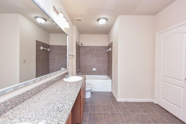 1711 Old Spanish Trail 217, Houston, TX 77054