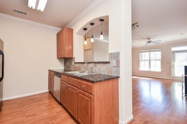 1711 Old Spanish Trail 217, Houston, TX 77054