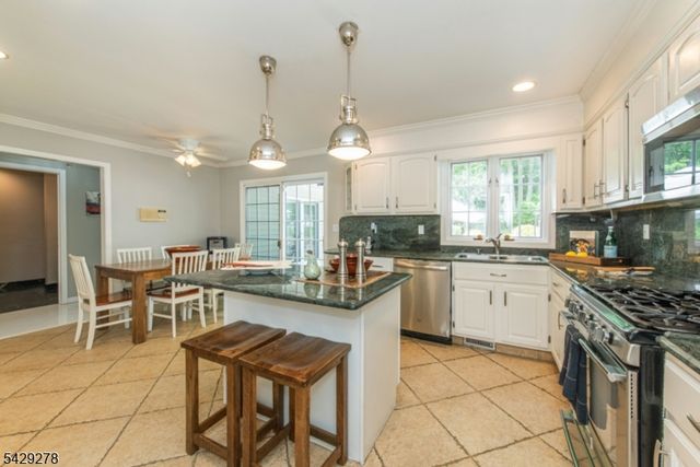 14 Fox Run, North Caldwell Boro, NJ 07006