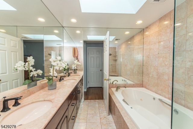 14 Fox Run, North Caldwell Boro, NJ 07006