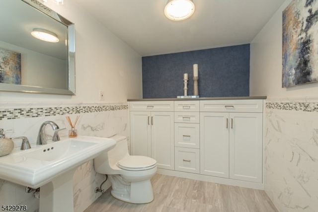 14 Fox Run, North Caldwell Boro, NJ 07006