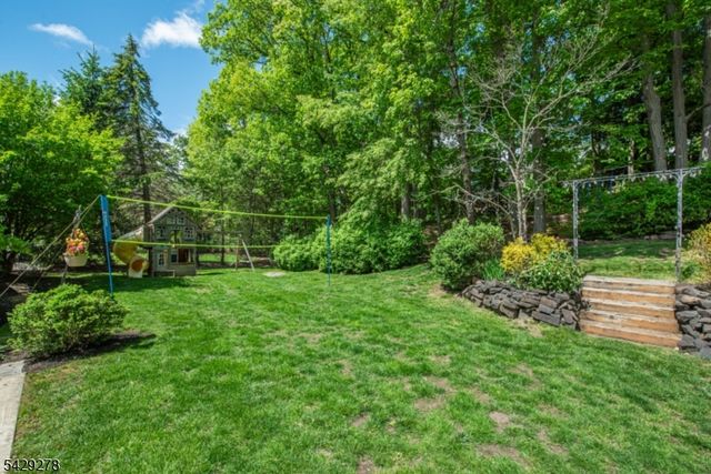 14 Fox Run, North Caldwell Boro, NJ 07006