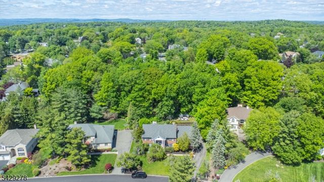 14 Fox Run, North Caldwell Boro, NJ 07006