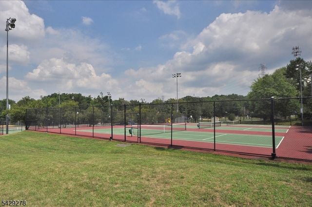 14 Fox Run, North Caldwell Boro, NJ 07006