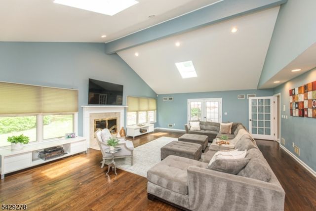 14 Fox Run, North Caldwell Boro, NJ 07006