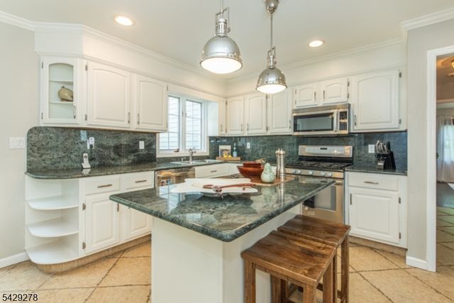 14 Fox Run, North Caldwell Boro, NJ 07006
