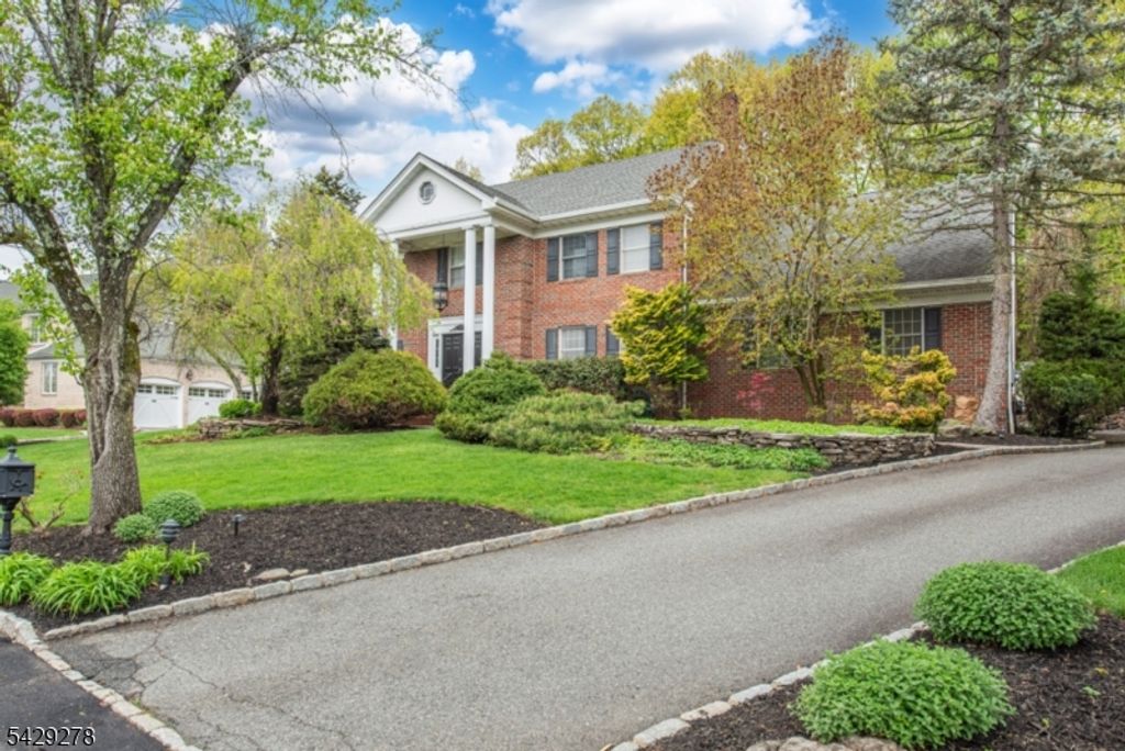 14 Fox Run, North Caldwell Boro, NJ 07006