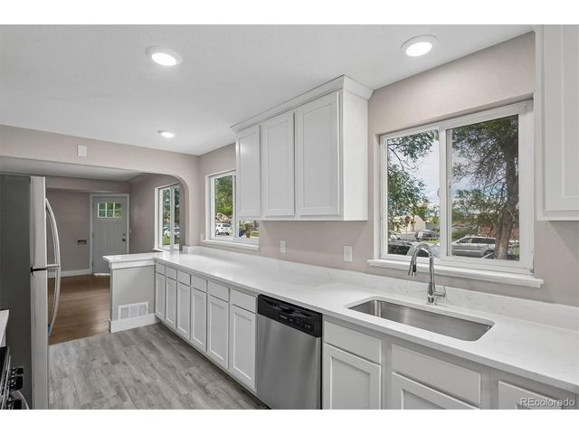 9801 E 8th Ave, Aurora, CO 80010
