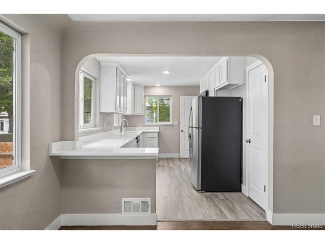 9801 E 8th Ave, Aurora, CO 80010