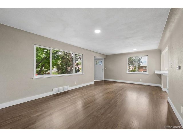 9801 E 8th Ave, Aurora, CO 80010