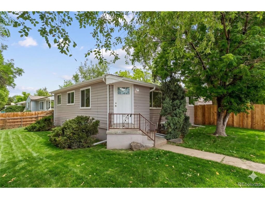 9801 E 8th Ave, Aurora, CO 80010