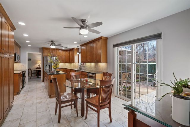 2153 WOOD CREEK DR, Germantown, TN 38138