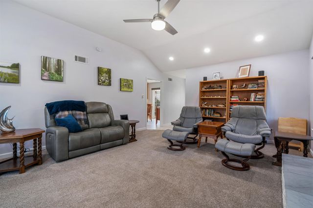 2153 WOOD CREEK DR, Germantown, TN 38138