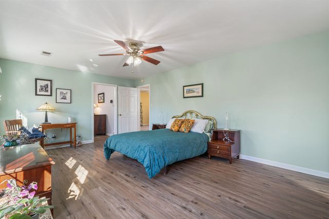 2153 WOOD CREEK DR, Germantown, TN 38138