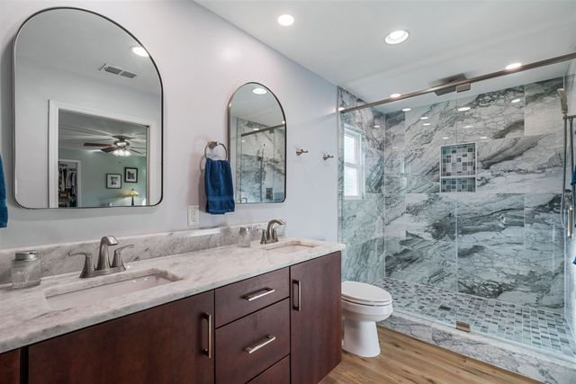 2153 WOOD CREEK DR, Germantown, TN 38138