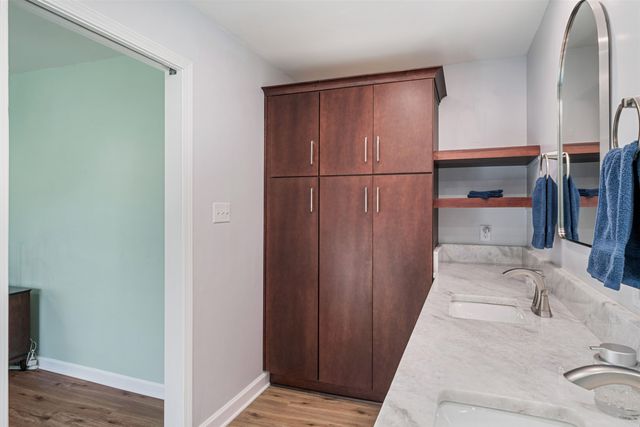 2153 WOOD CREEK DR, Germantown, TN 38138