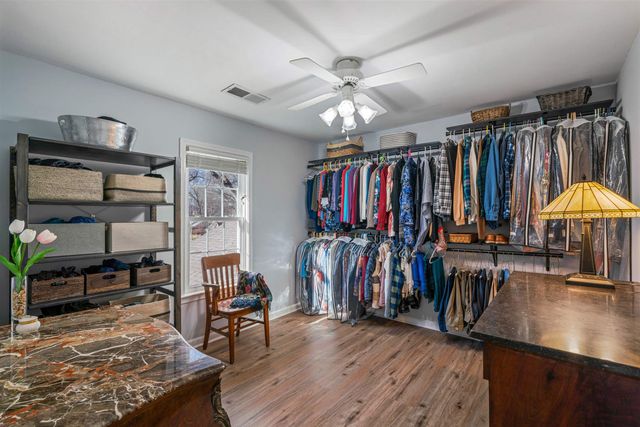 2153 WOOD CREEK DR, Germantown, TN 38138